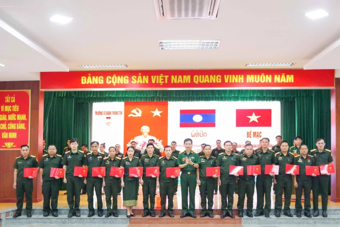 Trường Sĩ quan Thông tin bế mạc lớp tập huấn cán bộ Quân đội nhân dân Lào
