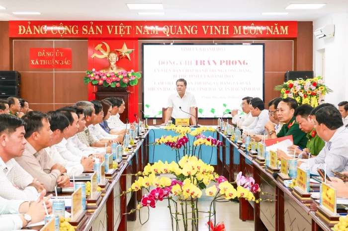Bí thư Tỉnh ủy Trần Phong làm việc với Ban Thường vụ Đảng ủy 5 xã khu vực phía nam tỉnh