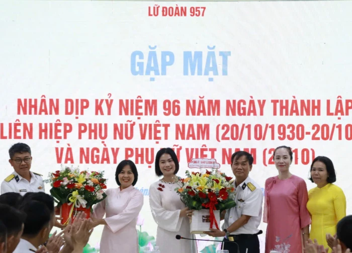Lữ đoàn 957 gặp mặt cán bộ, hội viên phụ nữ nhân Ngày Phụ nữ Việt Nam