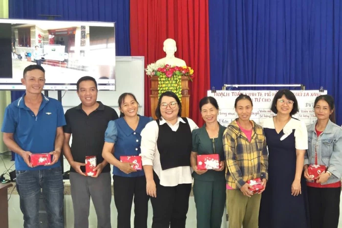 Tổng kết mô hình nông dân quản lý sức khỏe cây trồng tổng hợp trên cây bưởi da xanh ở xã Tây Khánh Vĩnh