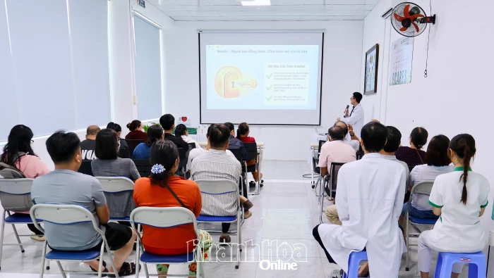 Cung cấp các thông tin về bệnh đái tháo đường cho 50 bệnh nhân và người nhà