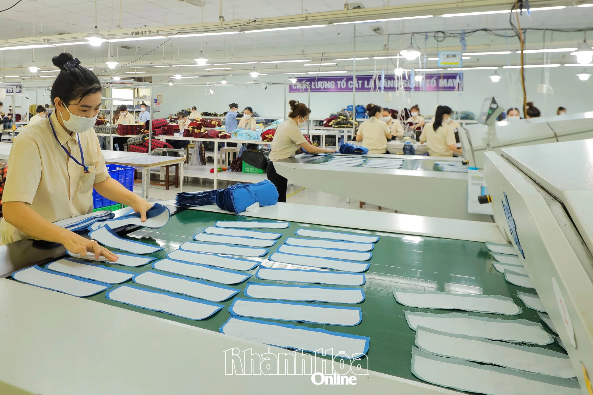 Hoạt động sản xuất tại Xí nghiệp May Khatoco.