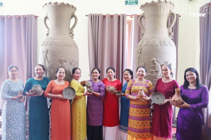 Làng gốm trước ngày vào hội