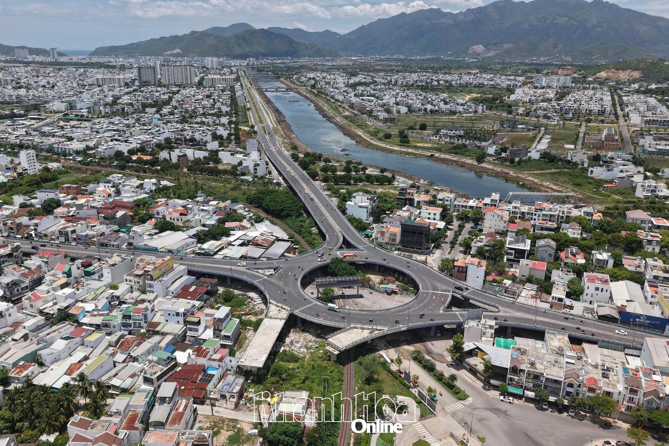 Việc hoàn thiện đường Vành đai 2 có vai trò quan trọng trong hạn chế phương tiện đi qua khu vực trung tâm Nha Trang.