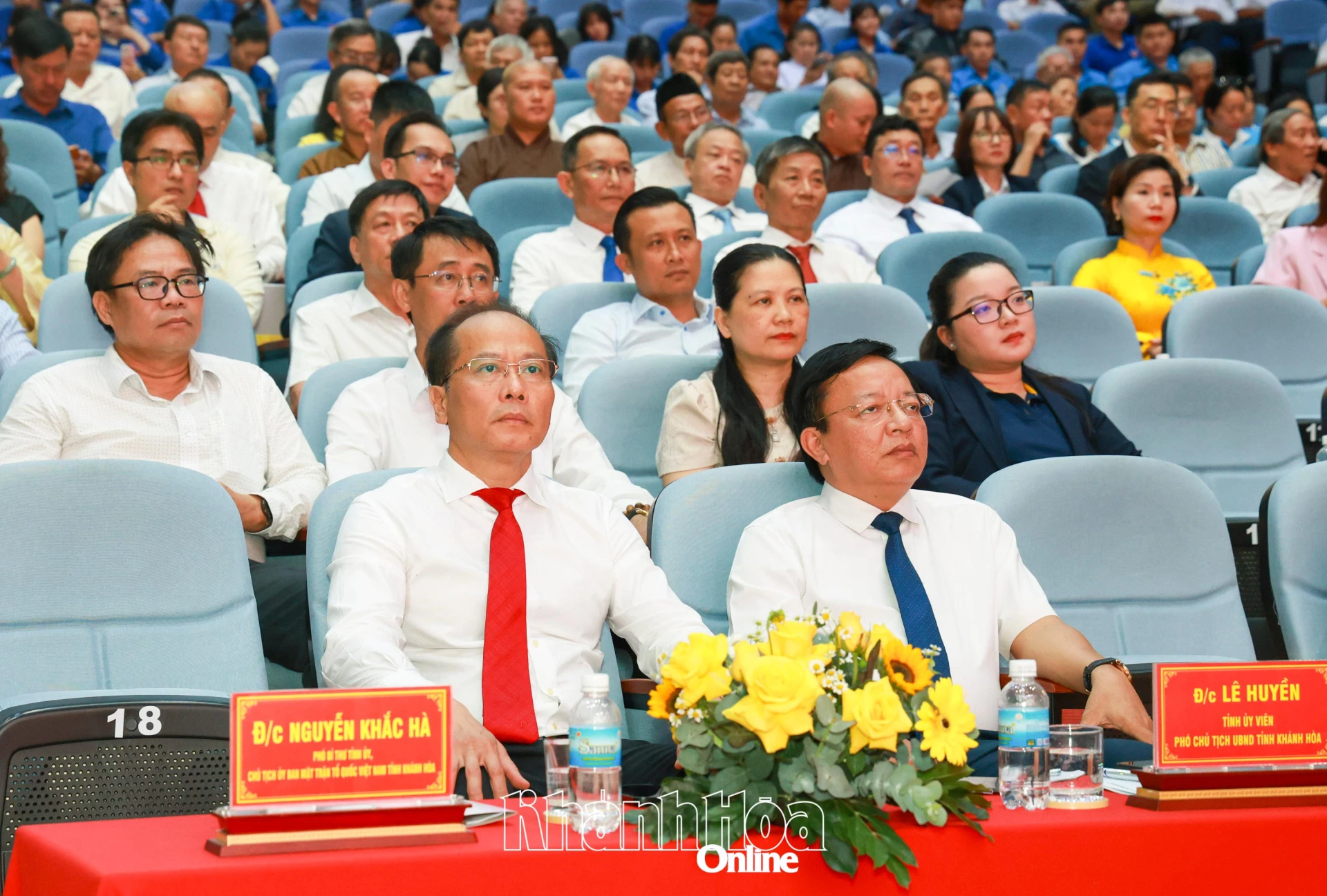 Đồng chí Nguyễn Khắc Hà và đồng chí Lê Huyền tham dự buổi lễ.