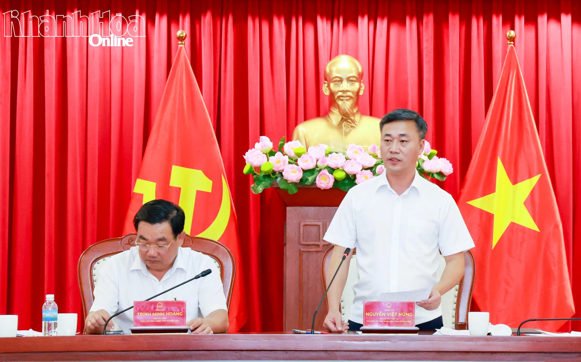 Chủ tịch UBND tỉnh Nguyễn Việt Hùng phát biểu kết luận cuộc họp.
