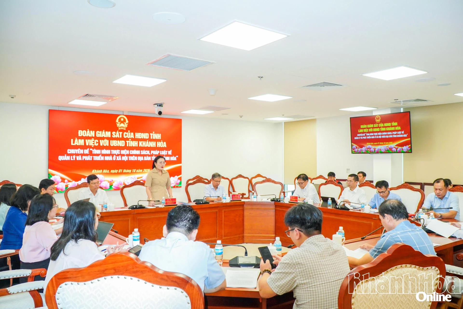 Quang cảnh buổi làm việc.