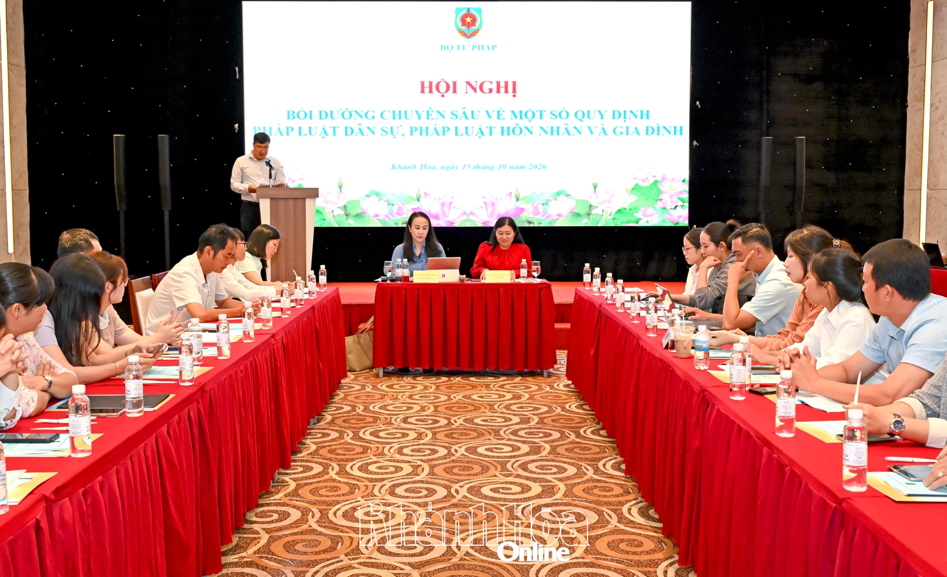 Quang cảnh hội nghị.