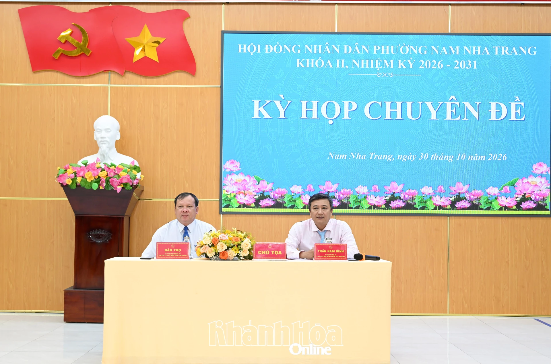 Chủ trì kỳ họp.