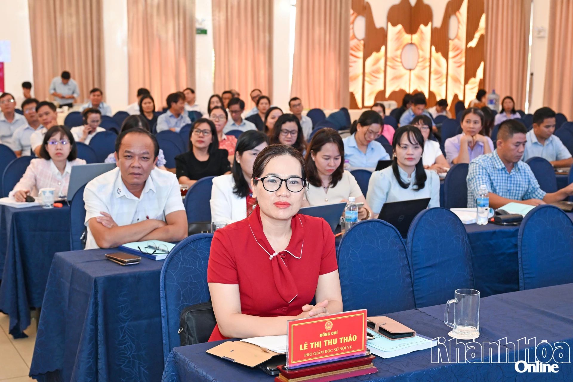 Lãnh đạo Sở Nội vụ và các đại biểu tham dự hội nghị. 