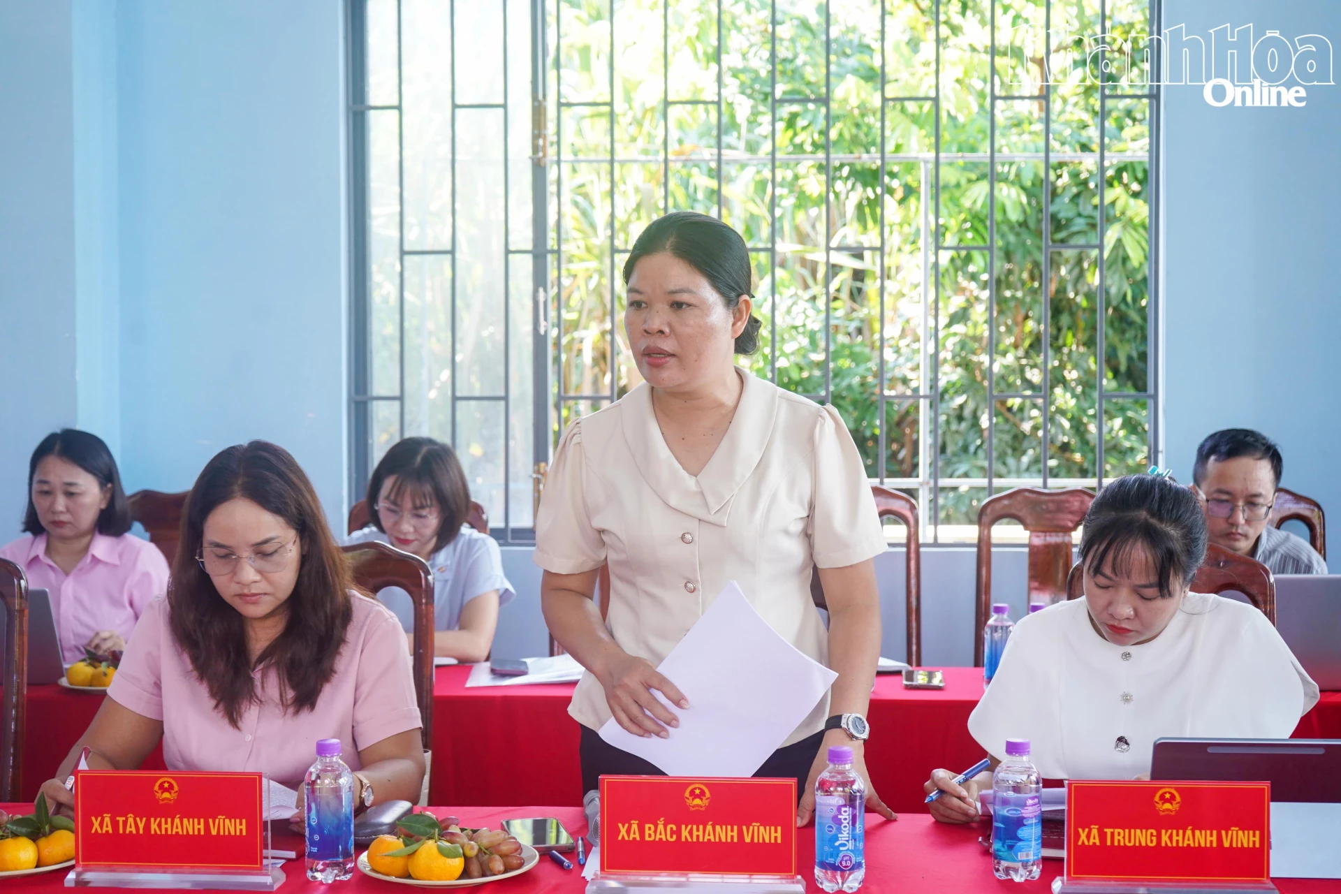 Lãnh đạo xã Bắc Khánh Vĩnh báo cáo tại buổi làm việc.