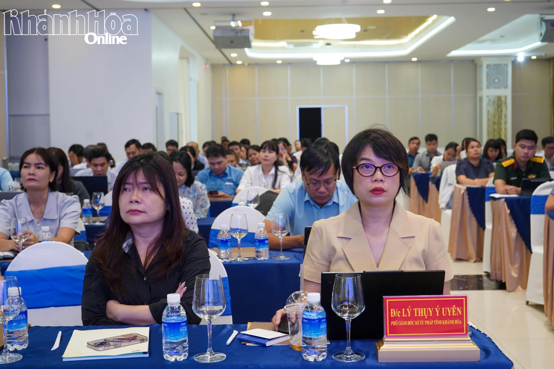 Các đại biểu tham dự hội nghị.