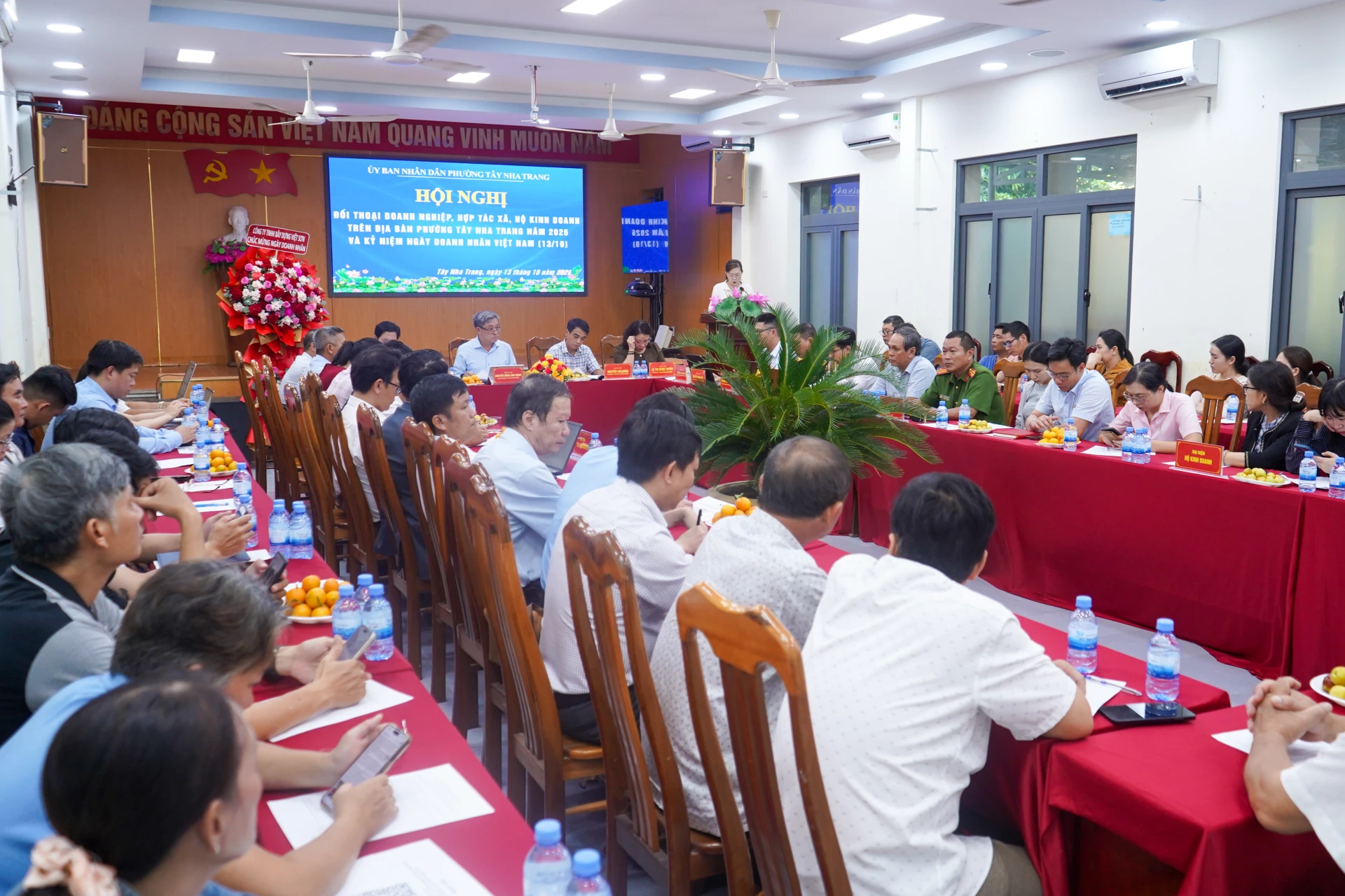Quang cảnh hội nghị.