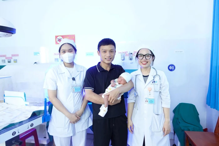 Bệnh viện Đa khoa Ninh Diêm cấp cứu thành công trẻ sơ sinh “đẻ rớt” tại nhà