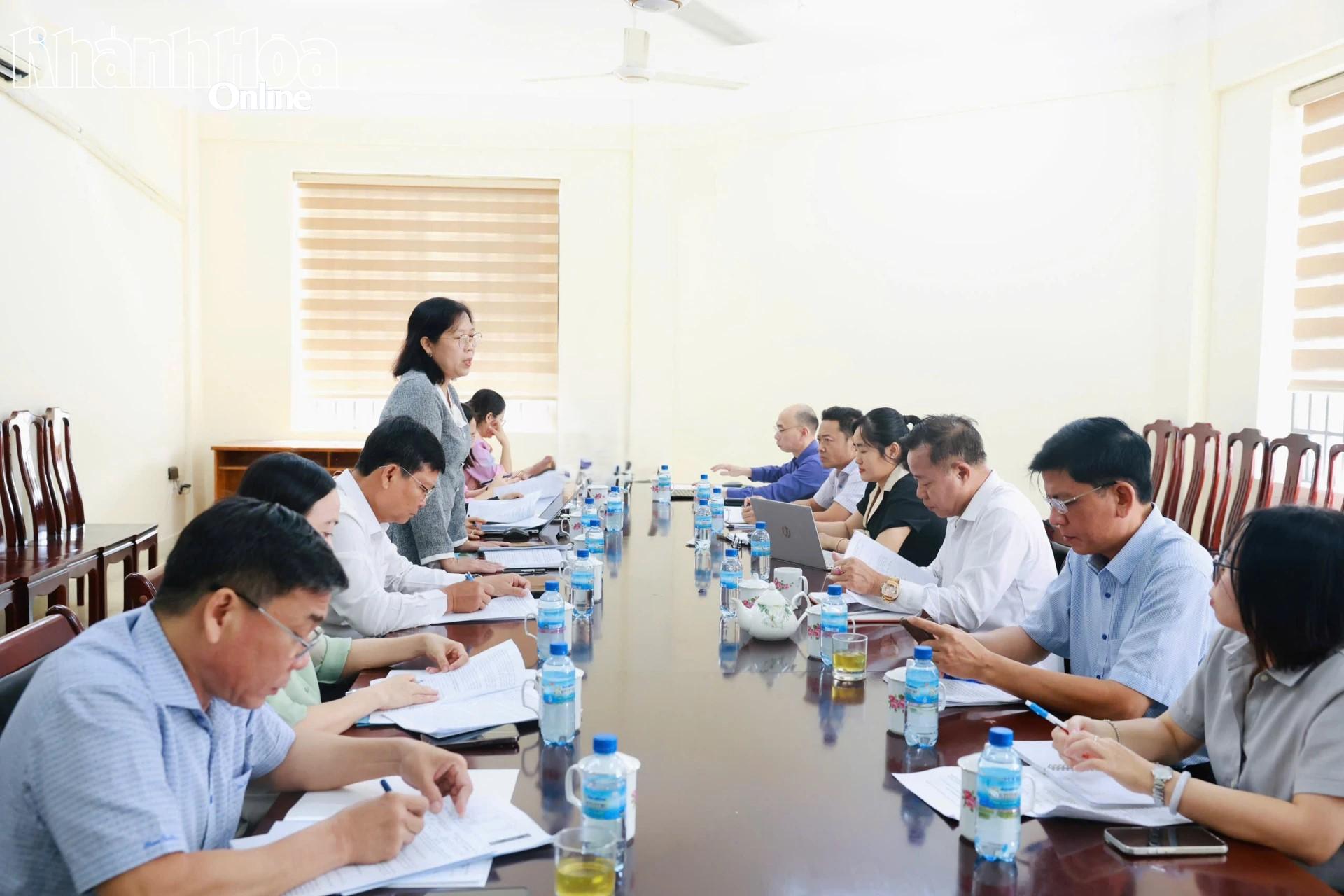 Quang cảnh buổi làm việc.