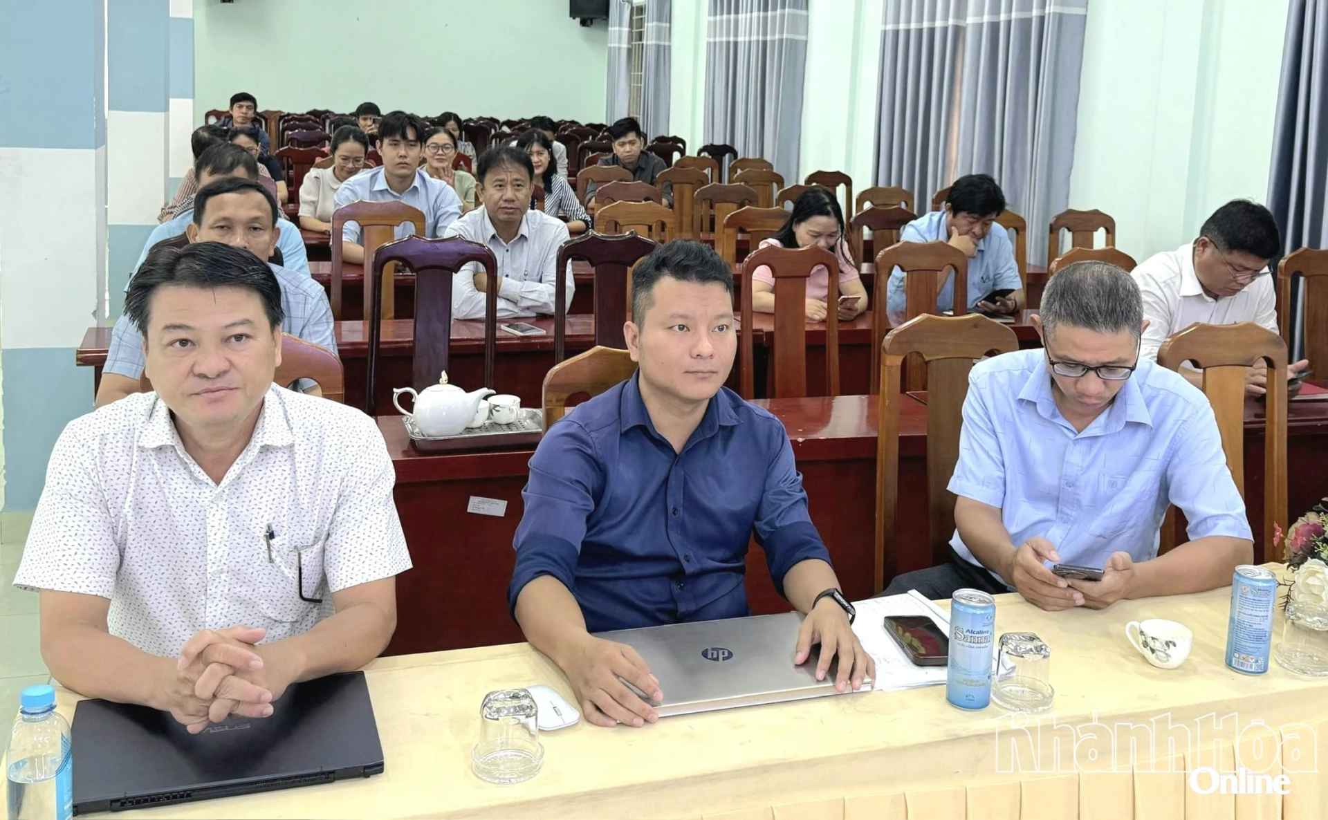Các đại biểu dự hội nghị tại điểm cầu Sở Văn hóa, Thể thao và Du lịch Khánh Hòa.