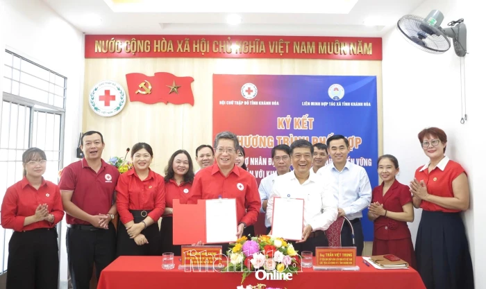 Ký kết hỗ trợ nhân đạo gắn với phát triển sinh kế bền vững