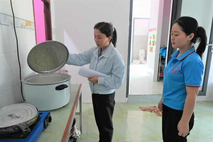 Phường Ninh Chử kiểm tra an toàn thực phẩm tại các cơ sở giáo dục
