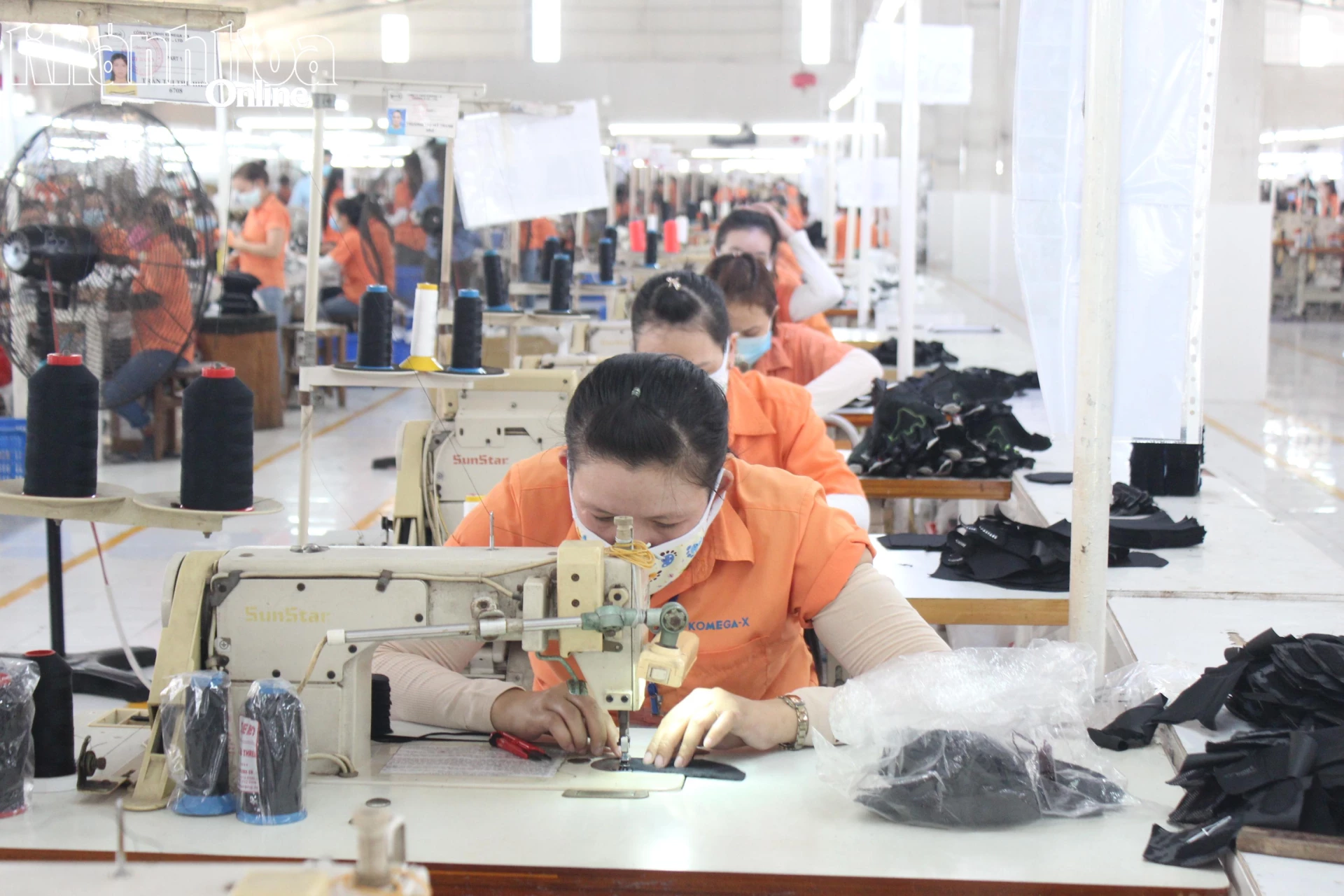 Hoạt động sản xuất tại Công ty TNHH Komega X. Ảnh: V.GIANG