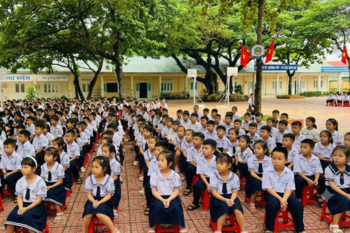 Công an phường Cam Ranh phối hợp tuyên truyền kỹ năng lái xe an toàn cho học sinh