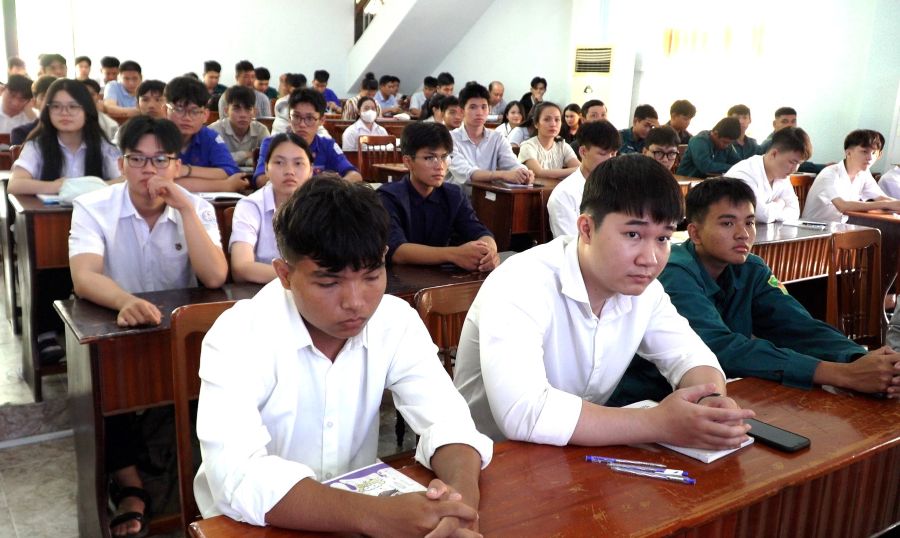 Các học viên tham dự lớp bồi dưỡng.