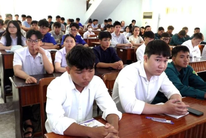 Bồi dưỡng nhận thức về Đảng cho 190 quần chúng ưu tú các xã, phường khu vực Cam Ranh