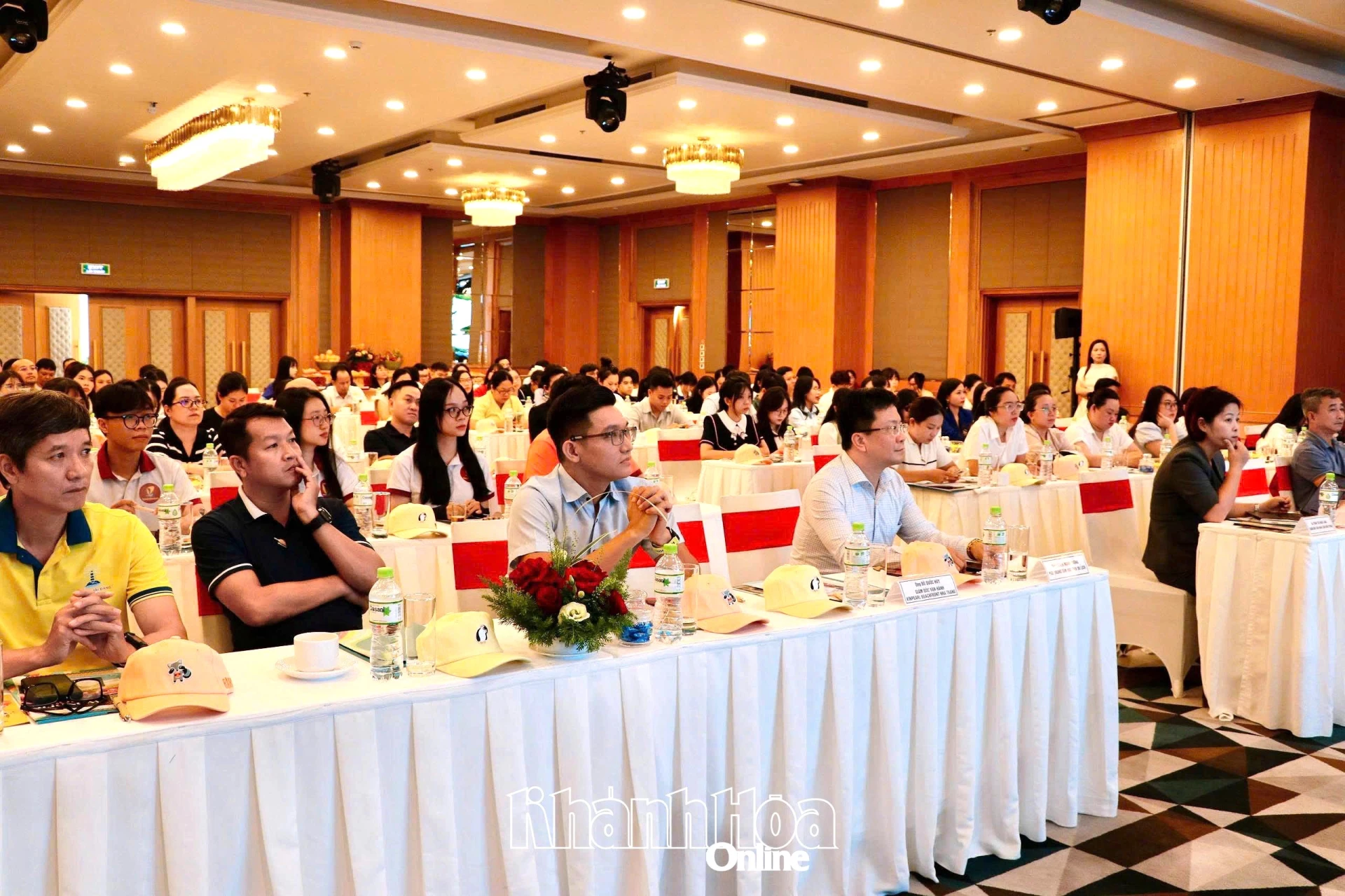 Các đại biểu tham dự hội thảo.