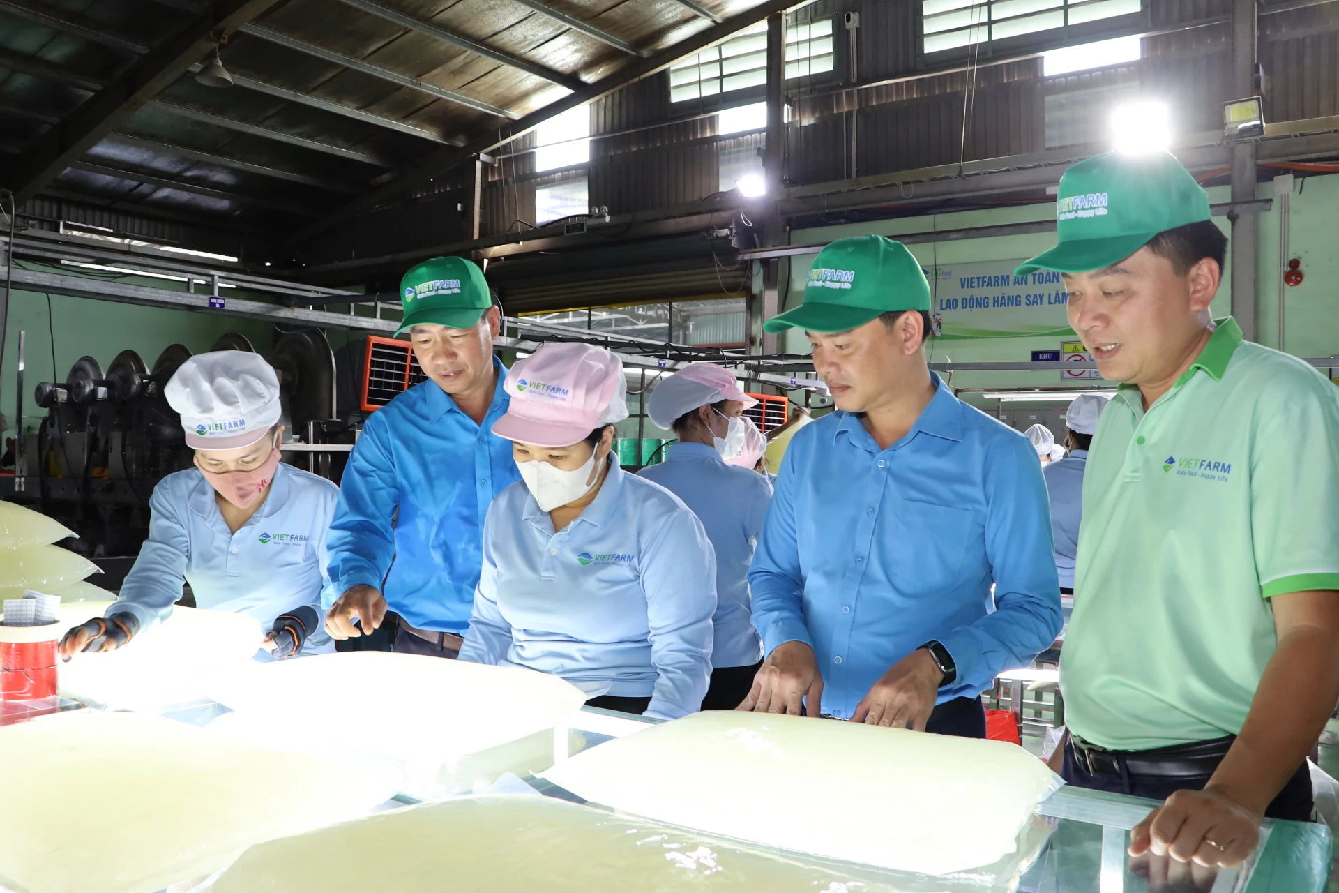 Lãnh đạo Liên đoàn Lao động tỉnh nắm bắt tình hình việc làm, đời sống công nhân tại Khu công nghiệp Thanh Hải, phường Bảo An.