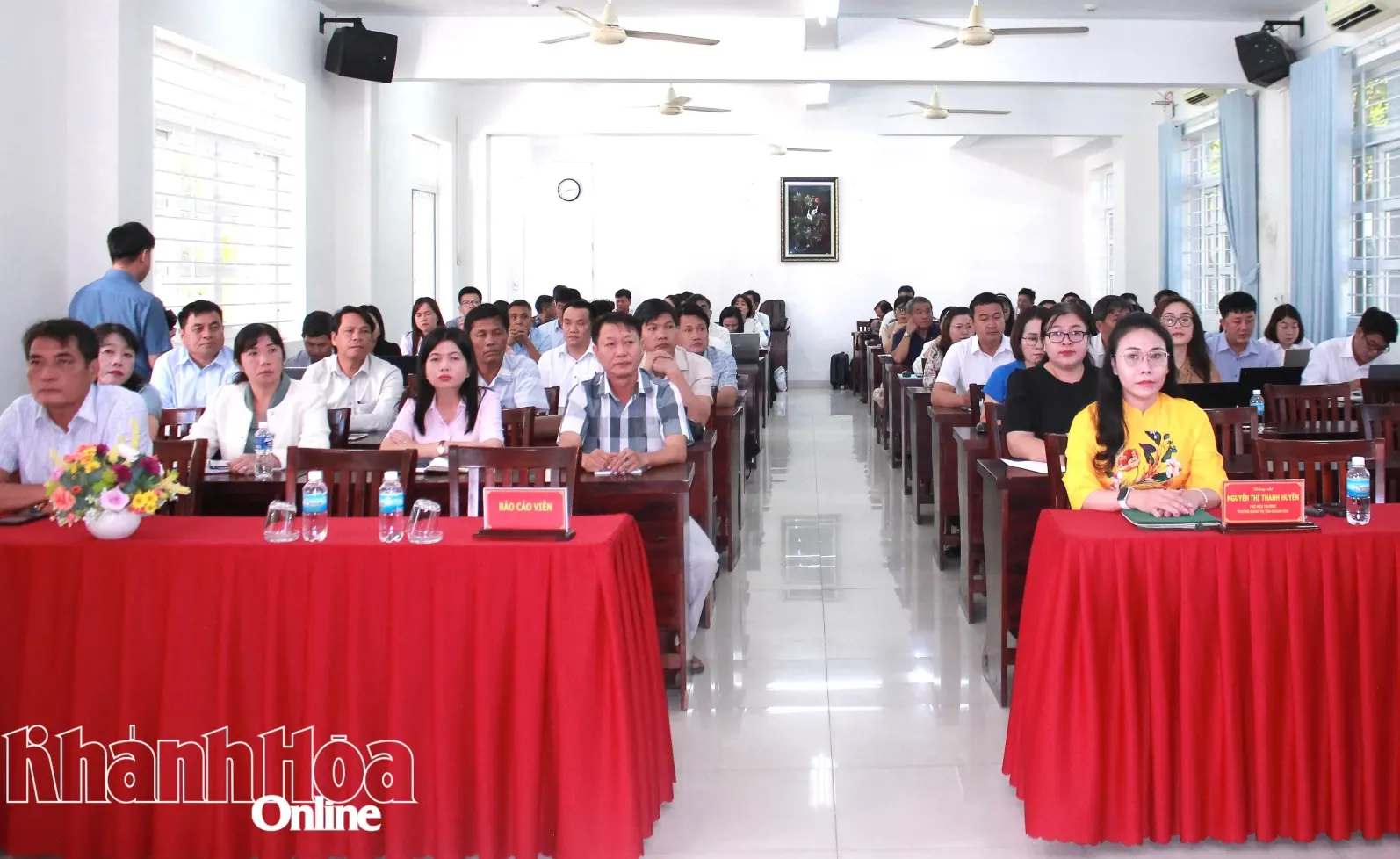 Các đại biểu và học viên tham dự lễ khai giảng.
