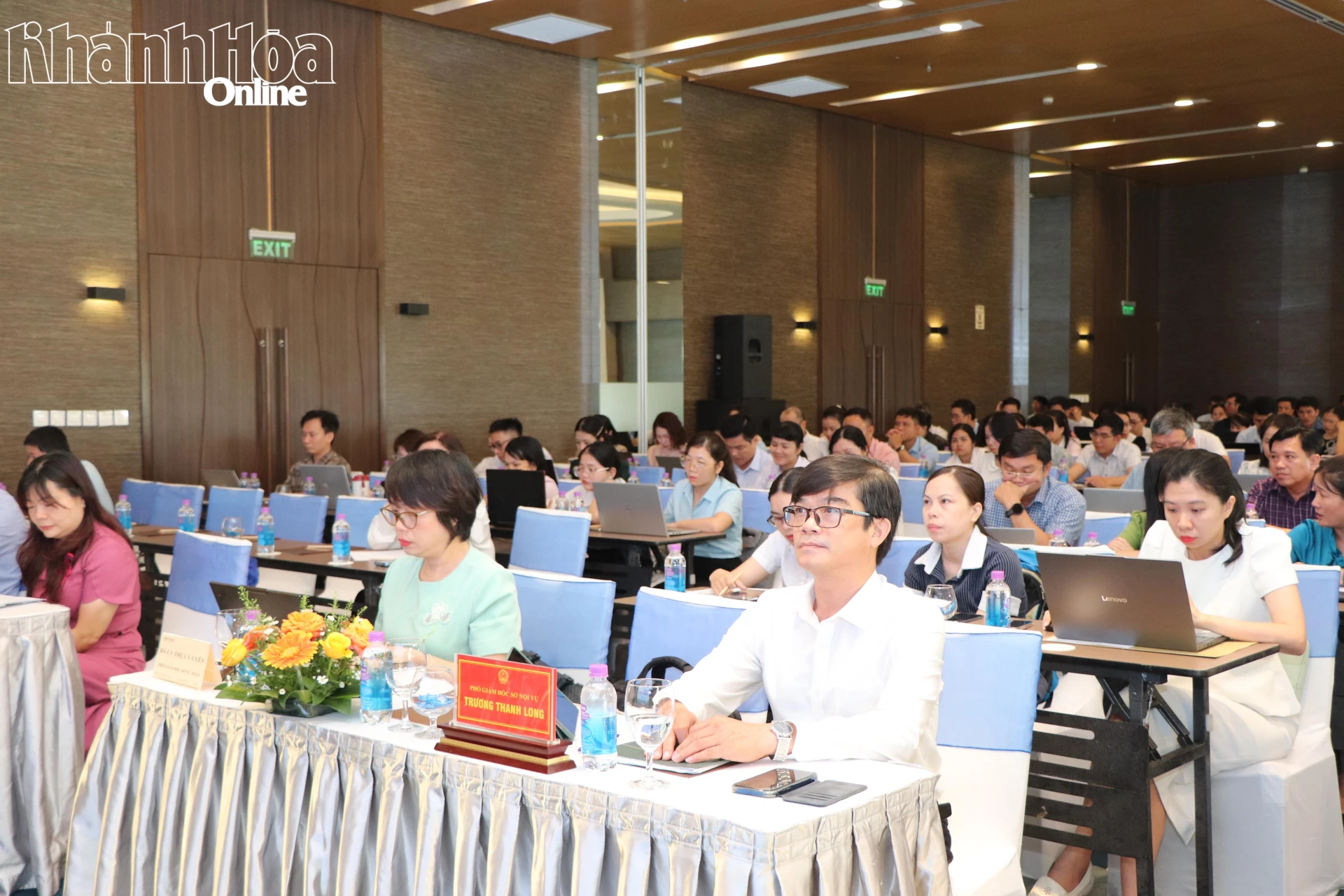 Lãnh đạo Sở Nội vụ và các đại biểu tham dự hội nghị tập huấn.