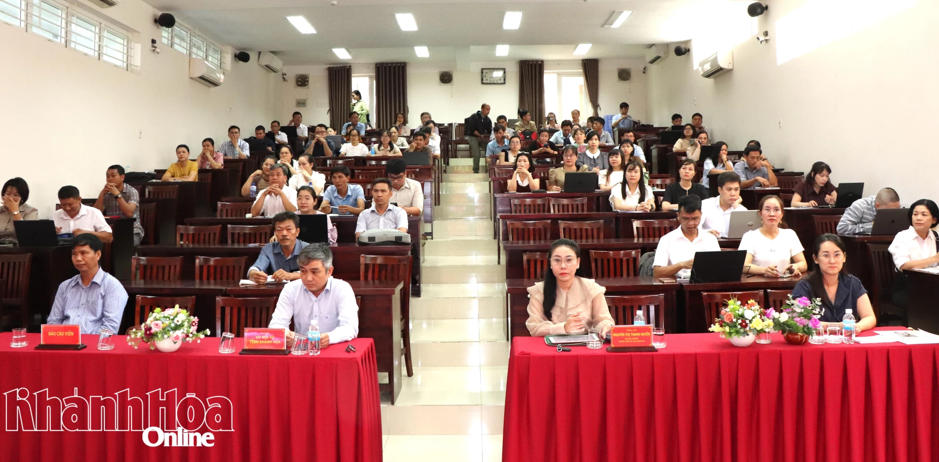 Các đại biểu và học viên tham dự lễ khai giảng.