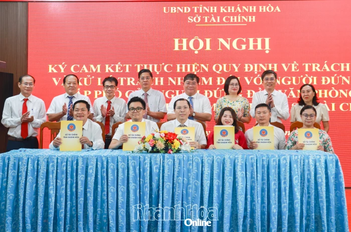 Sở Tài chính tổ chức ký cam kết thực hiện trách nhiệm đối với lãnh đạo cấp phòng