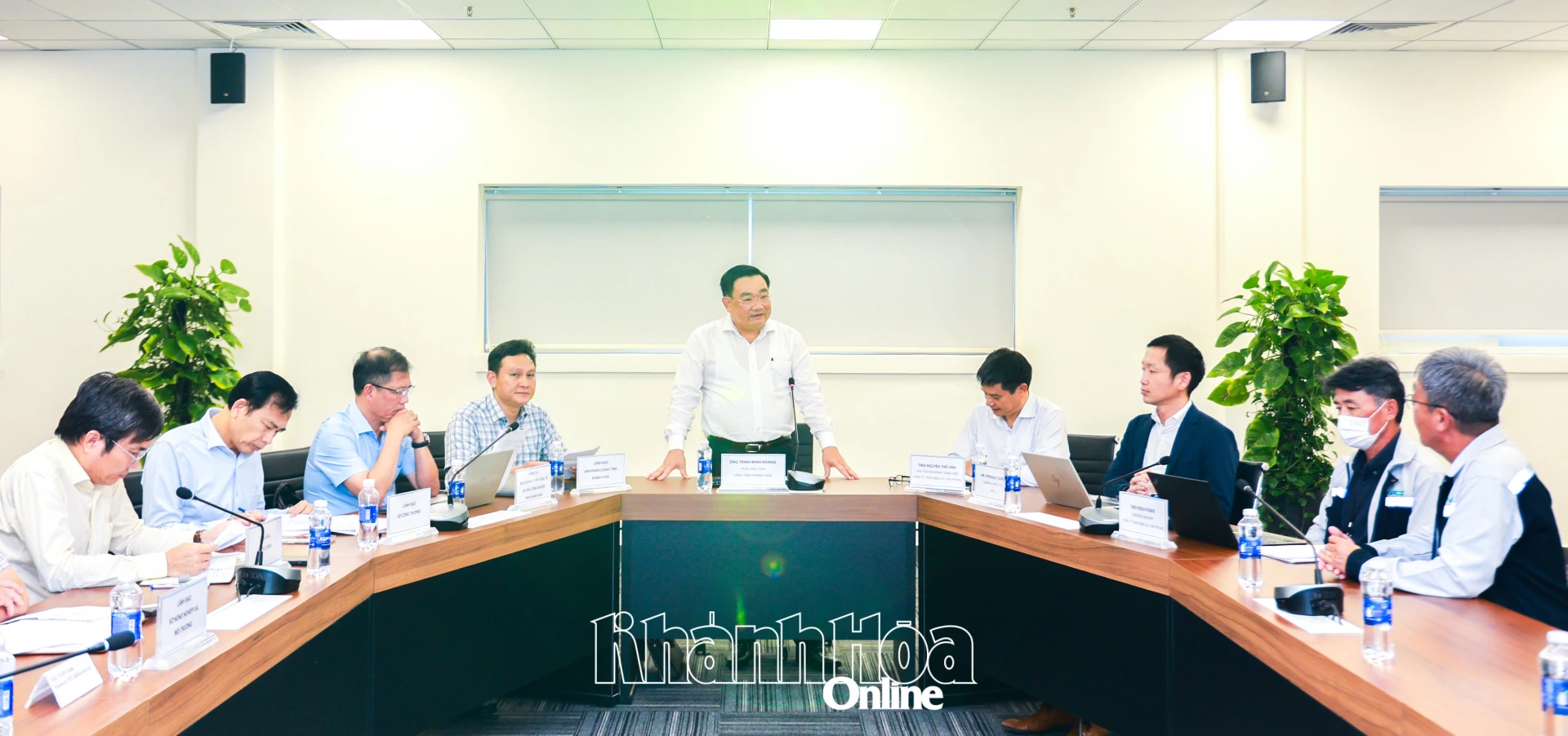Quang cảnh làm việc tại Công ty TNHH Điện lực Vân Phong.