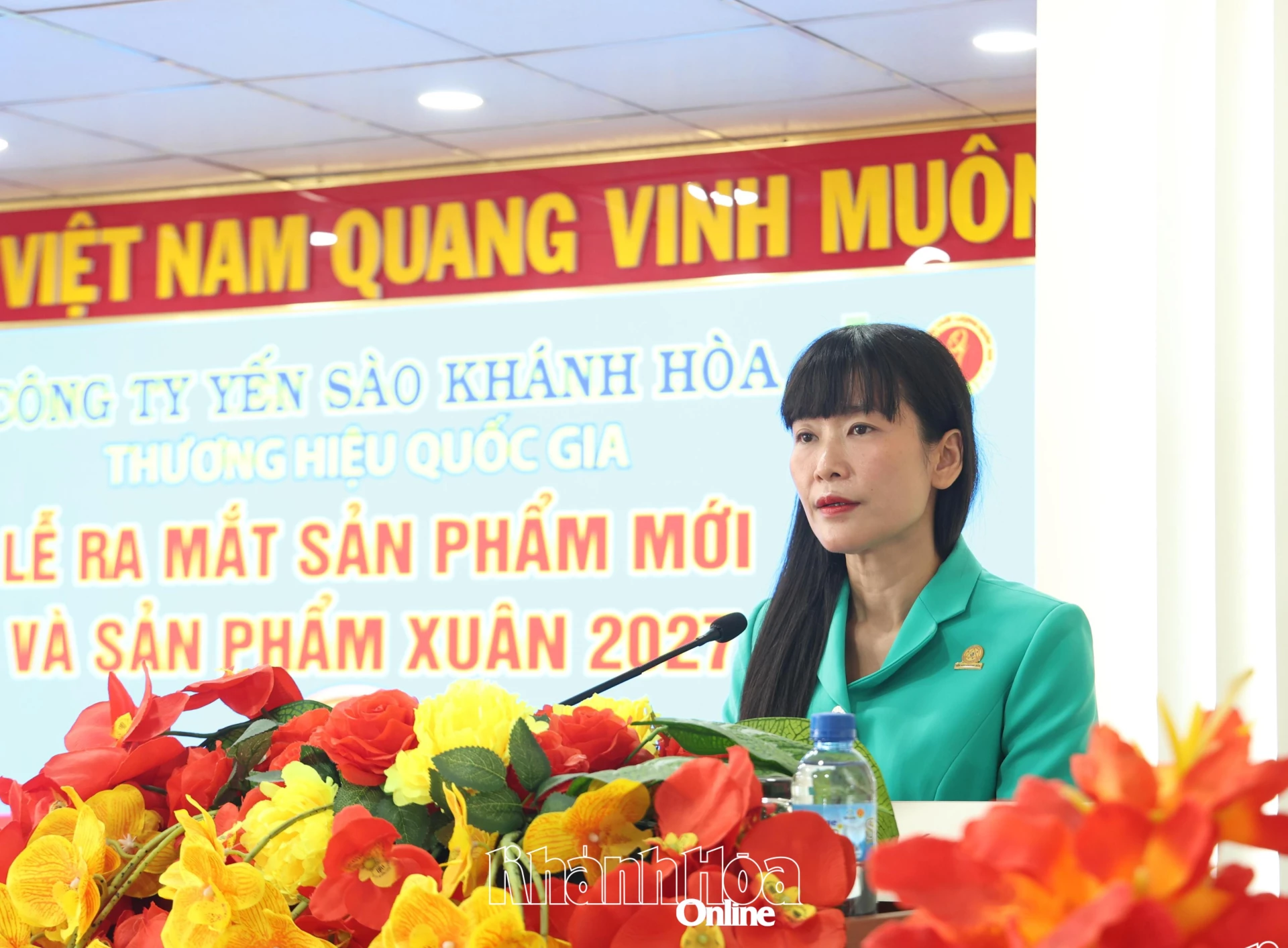 Lãnh đạo Công ty Yến sào Khánh Hòa phát biểu tại buổi lễ. 