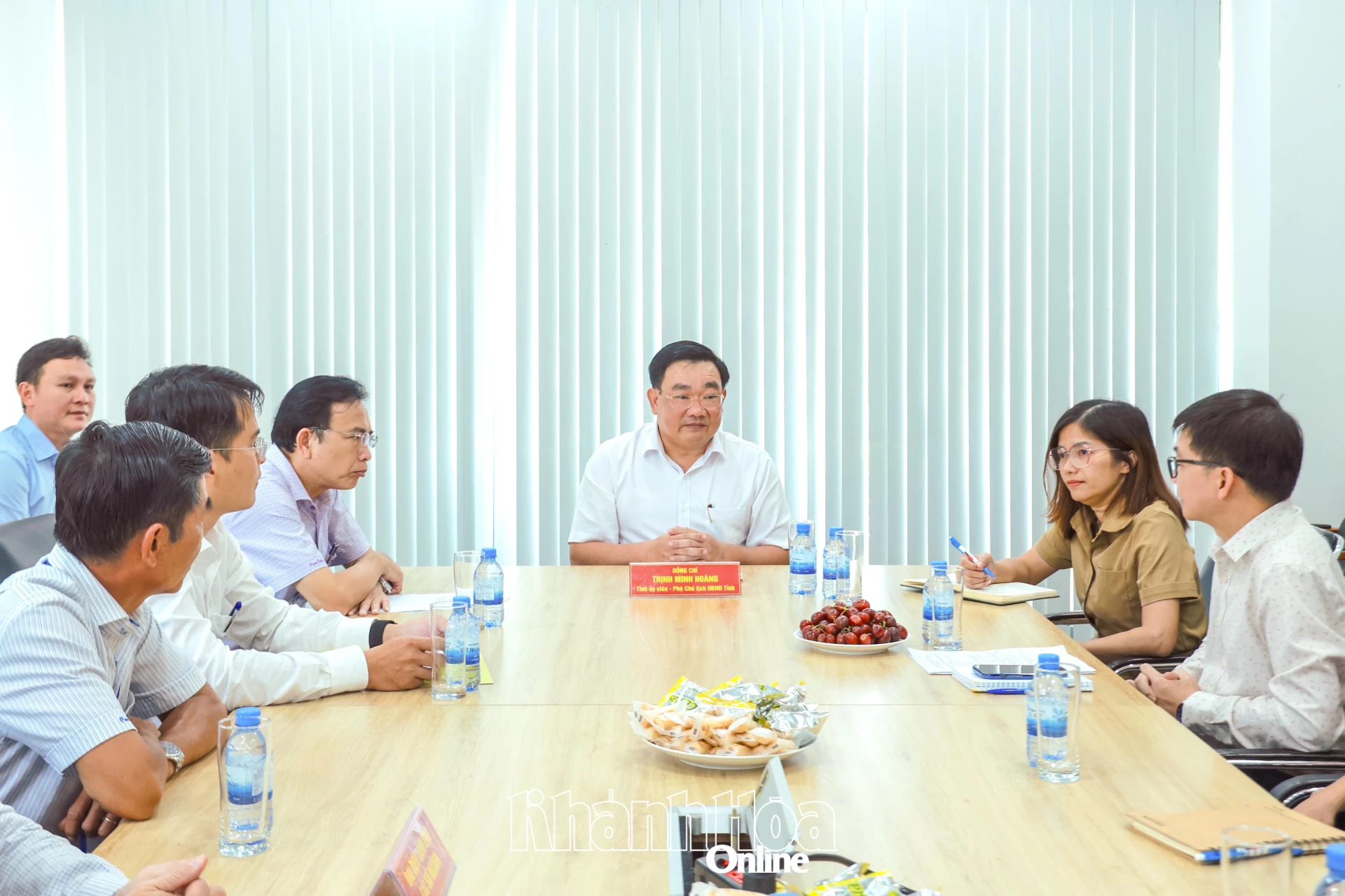 Đồng chí Trịnh Minh Hoàng đến thăm Công ty TNHH Hải Vương.