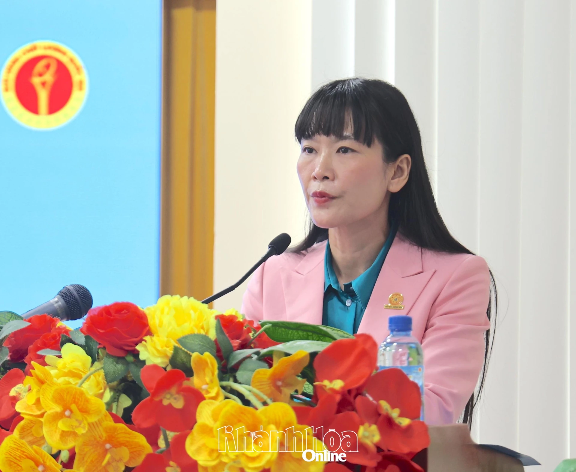 Bà Trịnh Thị Hồng Vân - Chủ tịch Hội đồng thành viên Công ty Yến sào Khánh Hòa phát biểu giao nhiệm vụ.