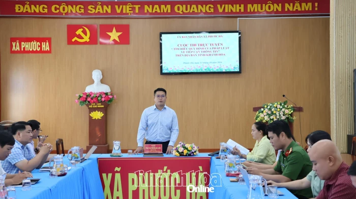 Cán bộ, công chức, viên chức xã Phước Hà tham gia cuộc thi trực tuyến “Tìm hiểu quy định của pháp luật về tiếp cận thông tin”