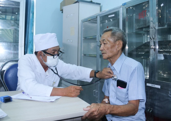 Chung tay chăm sóc sức khỏe người cao tuổi