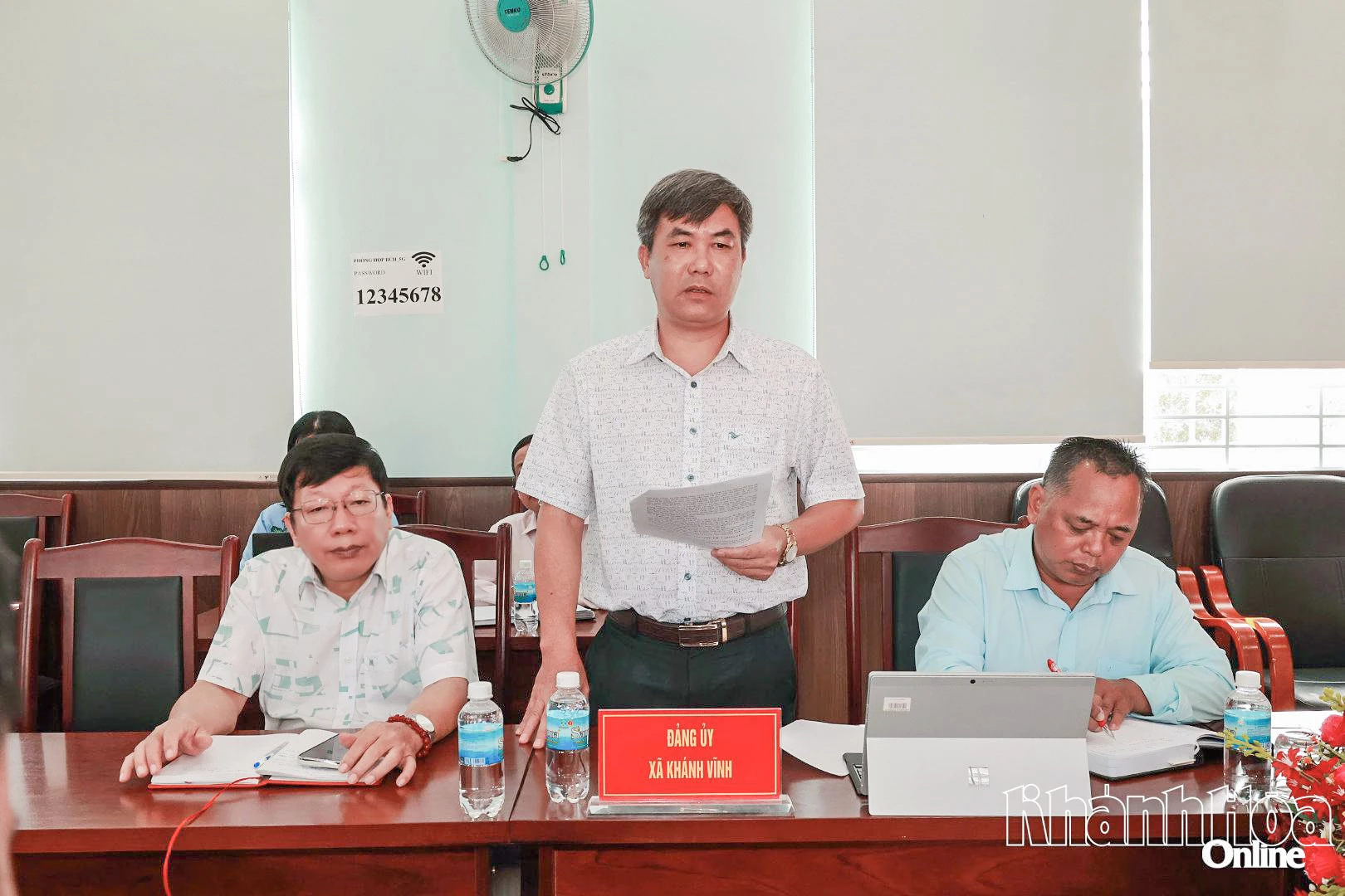 Lãnh đạo Đảng ủy xã Khánh Vĩnh phát buổi tại buổi làm việc.