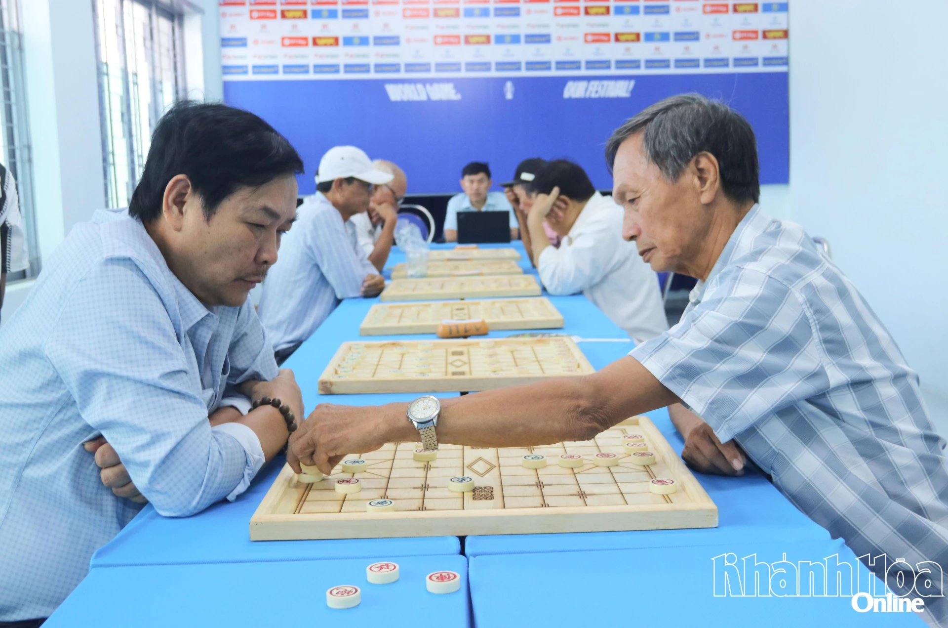 Các vận động viên tham gia thi đấu cờ tướng.