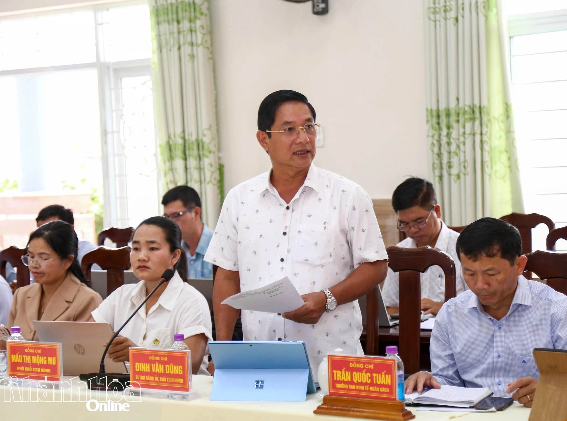 Lãnh đạo xã Đông Khánh Sơn phát biểu tại buổi làm việc