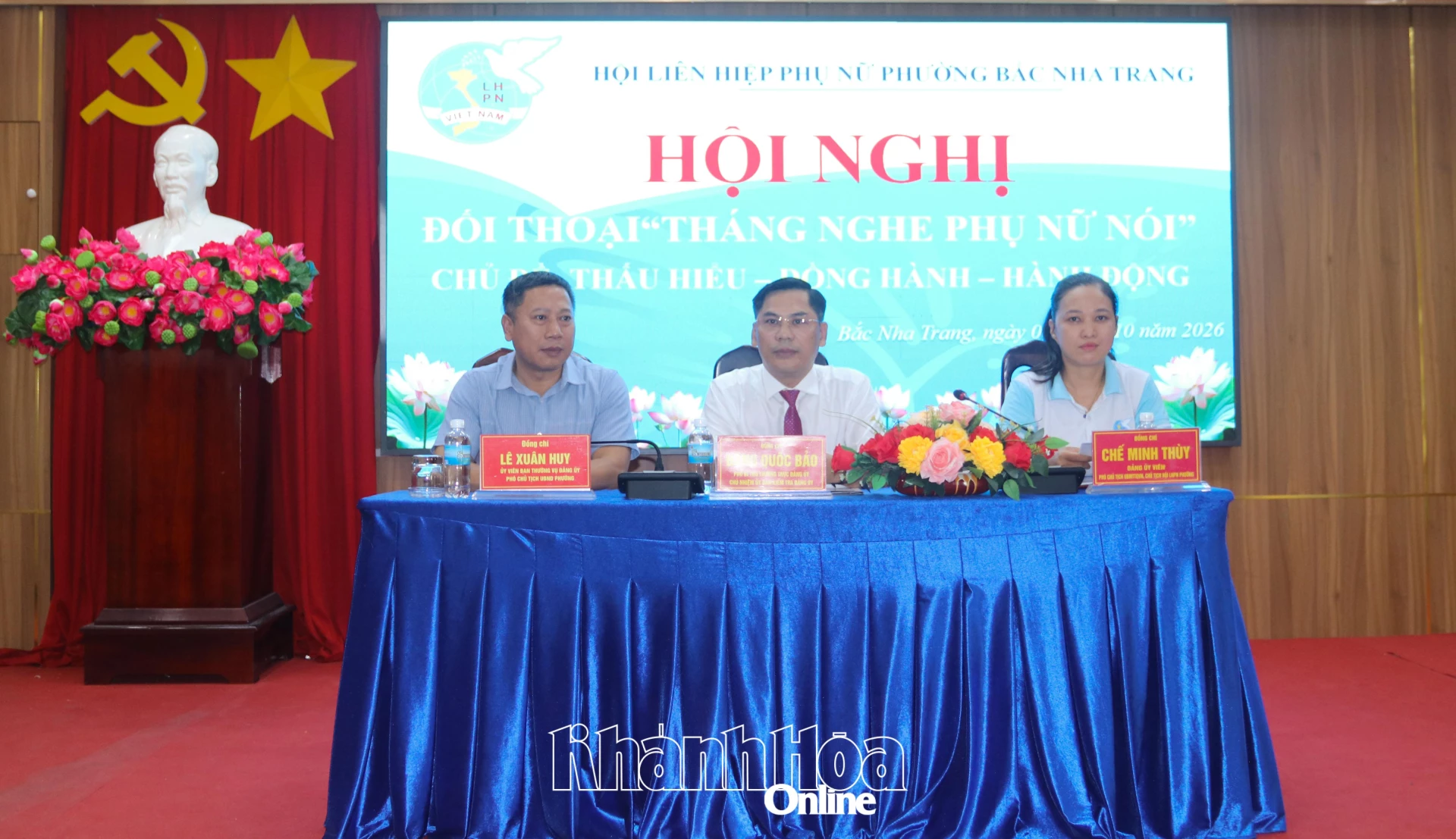 Chủ trì hội nghị.