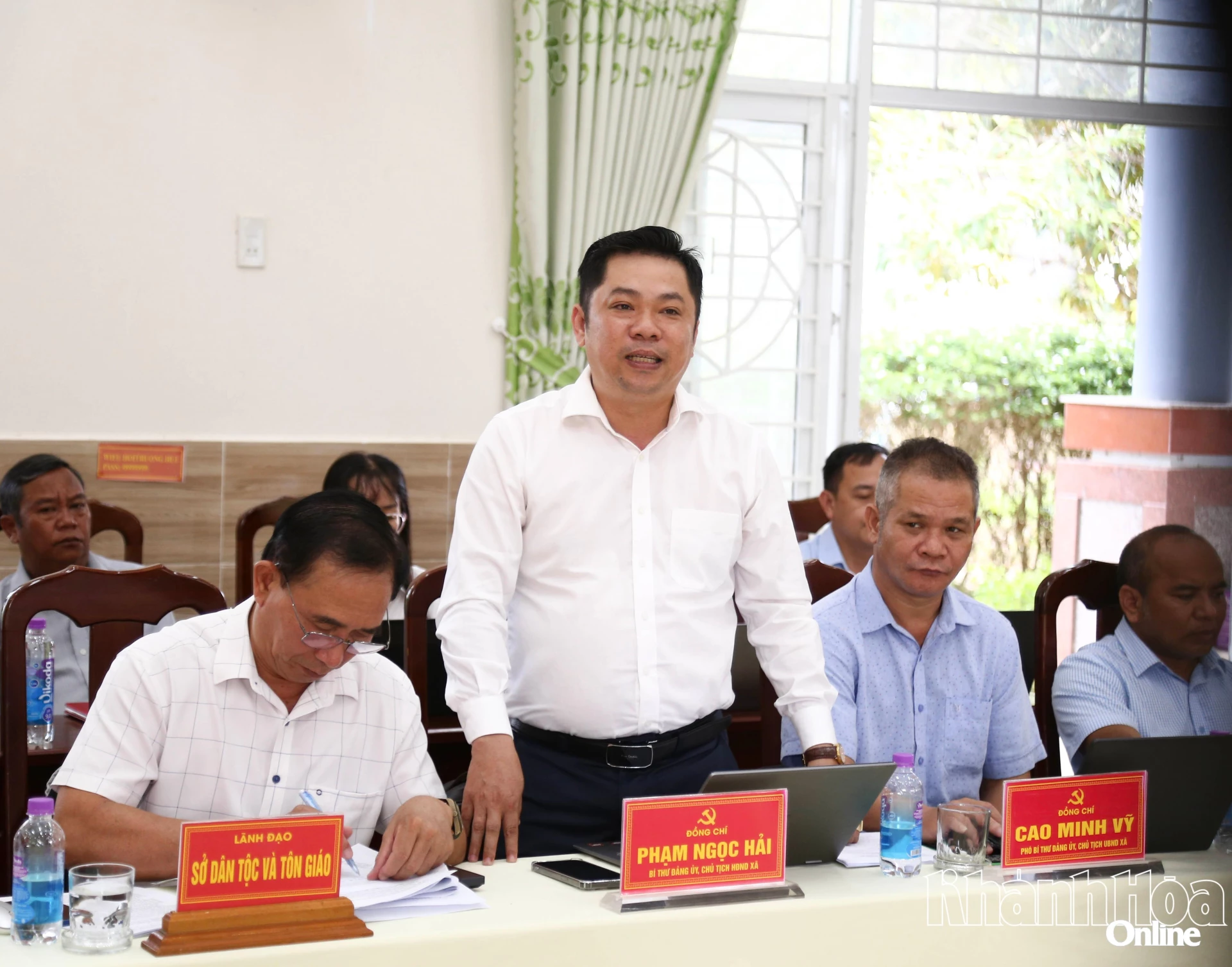 Lãnh đạo xã Tây Khánh Sơn phát biểu tại buổi làm việc