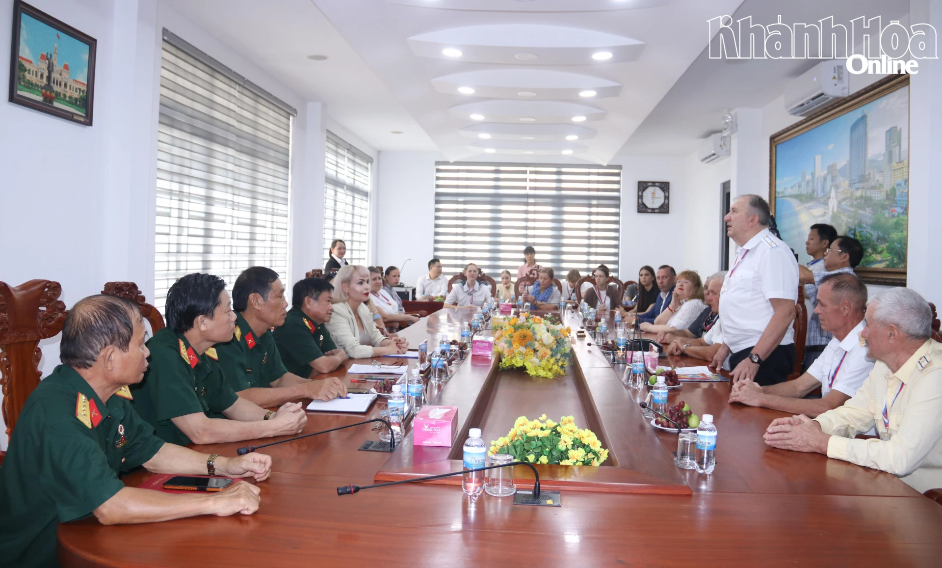 Quang cảnh buổi làm việc.