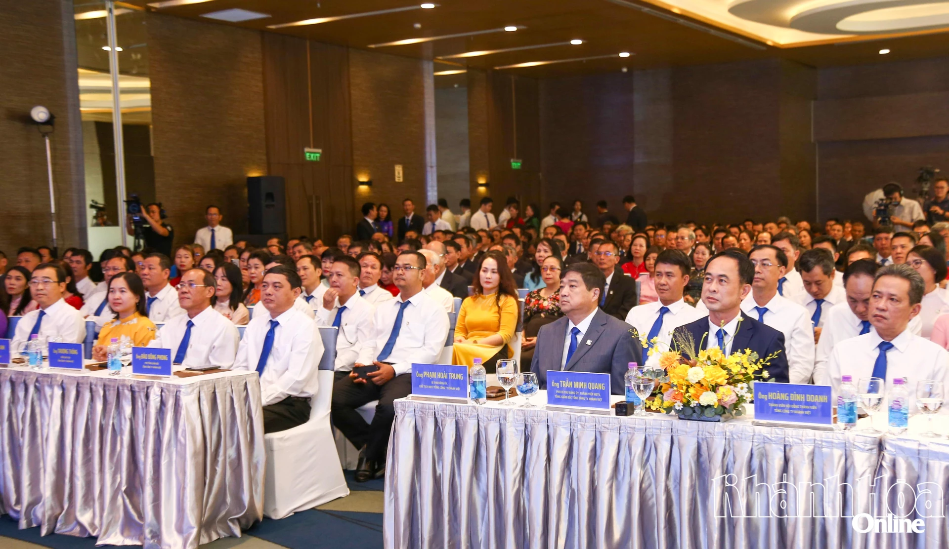 Lãnh đạo Tổng Công ty Khánh Việt và các cán bộ, công nhân viên tham dự buổi lễ.