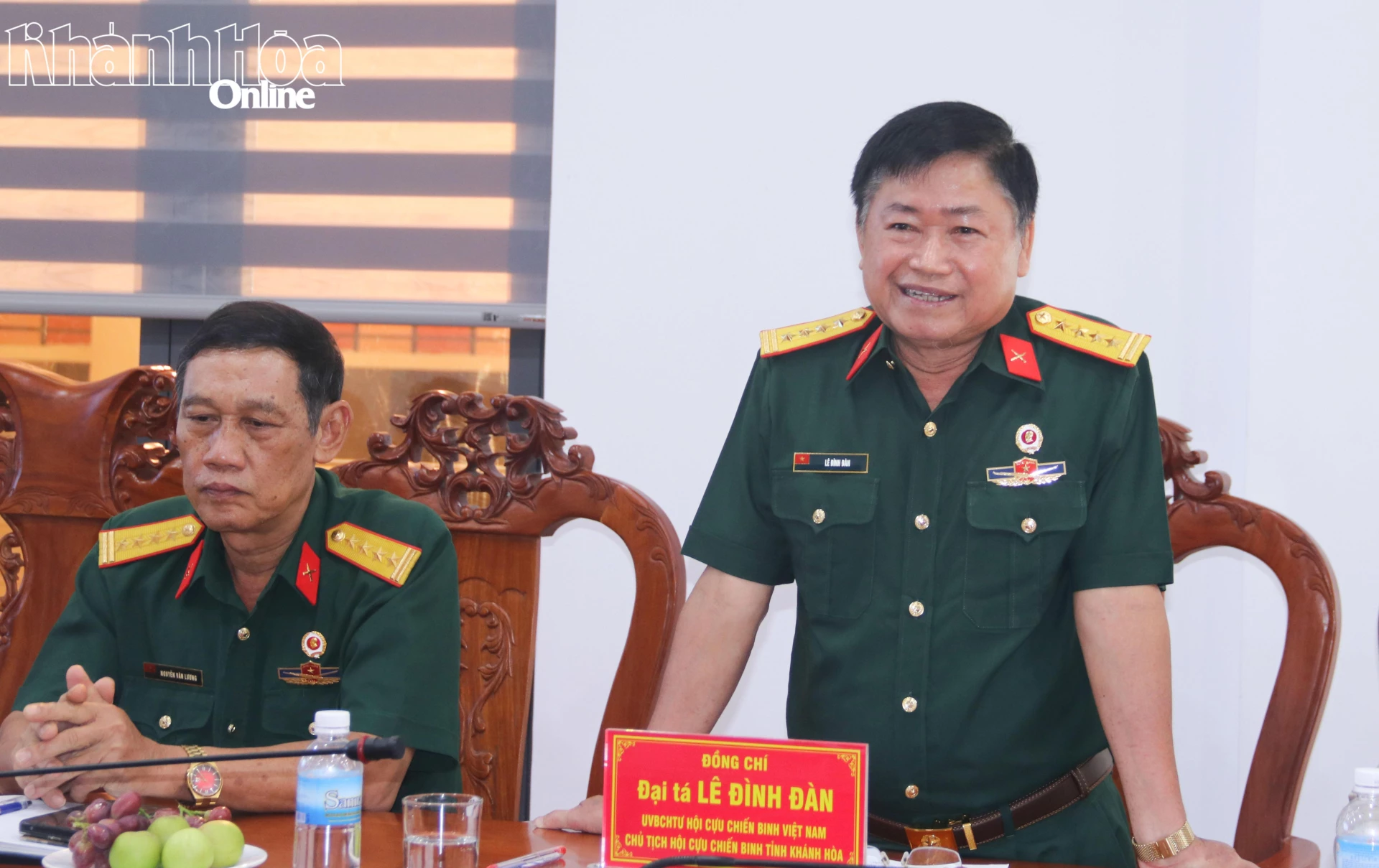 Đại tá Lê Đình Đàn - Chủ tịch Hội Cựu chiến binh tỉnh thông tin với đoàn các nội dung.