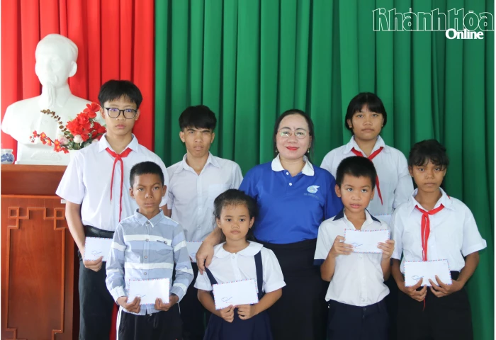 Cán bộ hội tận tụy
