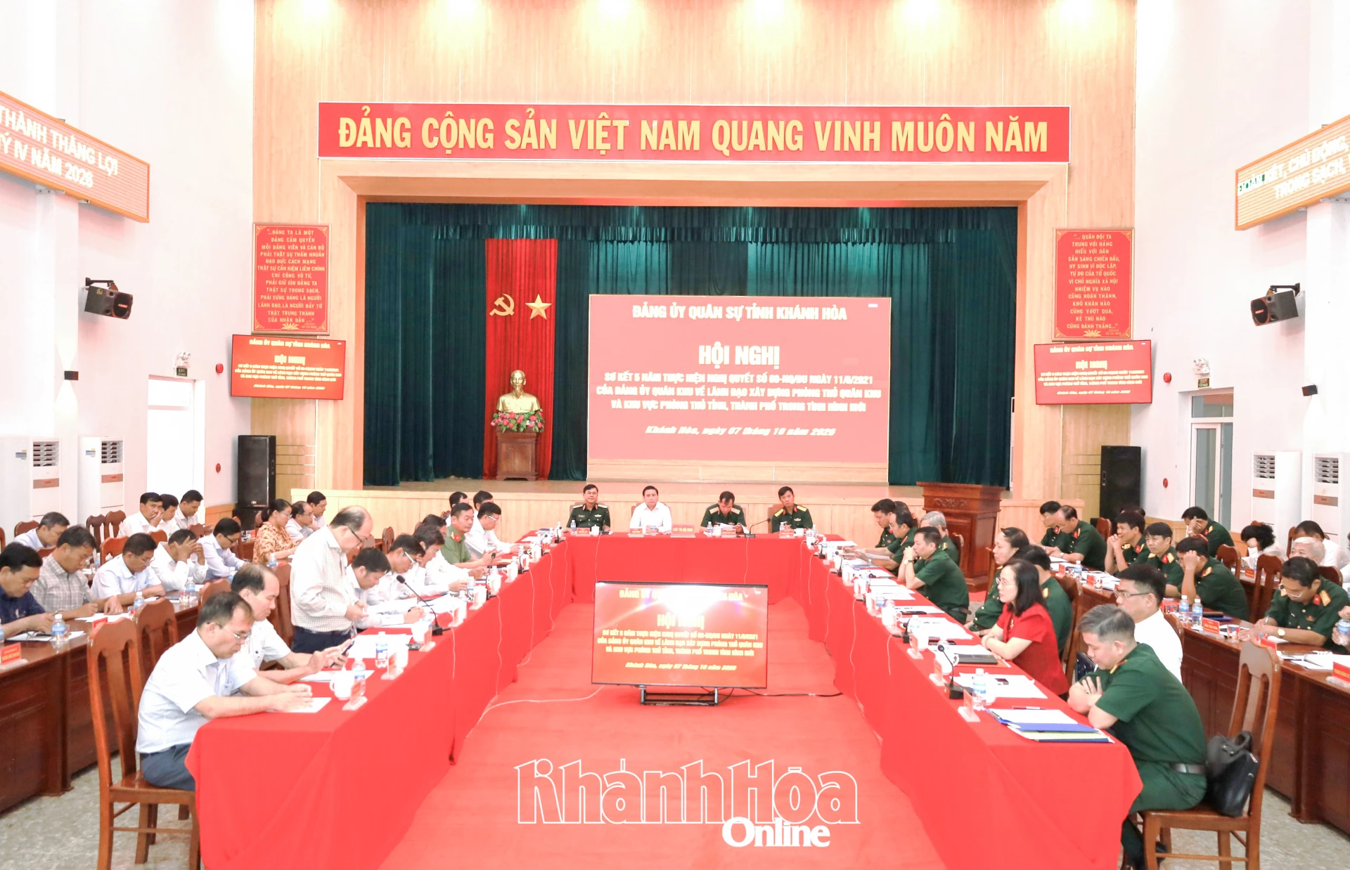 Quang cảnh hội nghị.