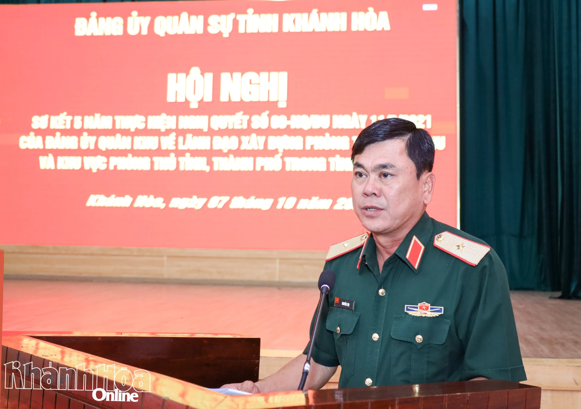 Thiếu tướng Nguyễn Túy phát biểu tại hội nghị.