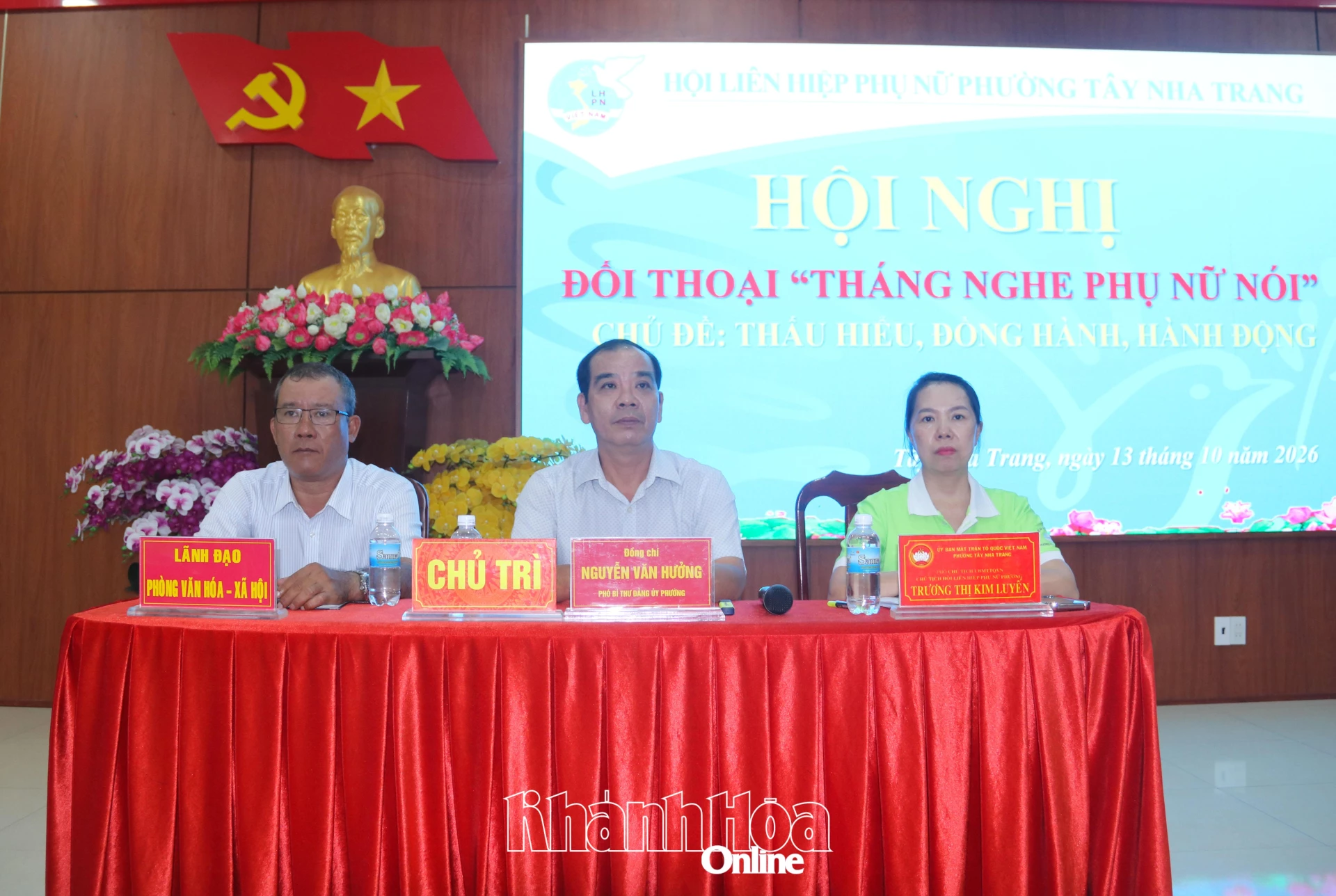 Chủ trì hội nghị.